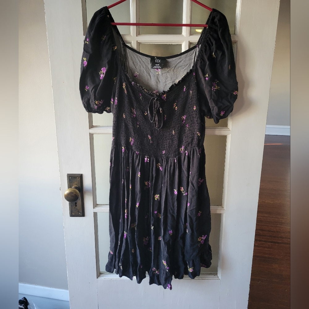 CCX Black Floral Puff Sleeve Smocked Dress With Ruffle Medium/18 Size